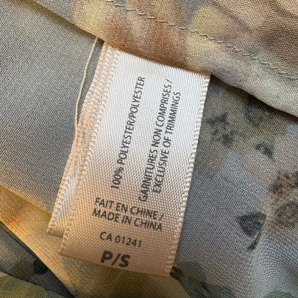 Simons Contemporaine brand sheer Floral Button feminine Down Shirt size Small - Picture 5 of 10